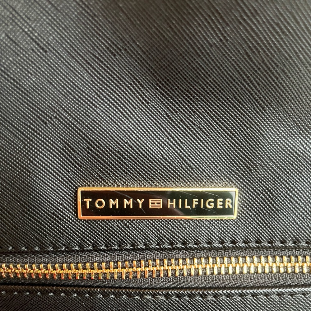 Tommy Hilfiger small faux leather backpack - black - Picture 9 of 11